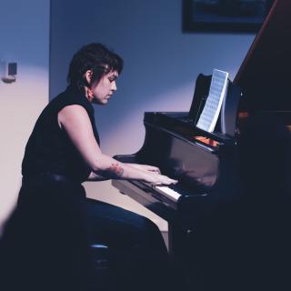 Pianist Emili Earhart